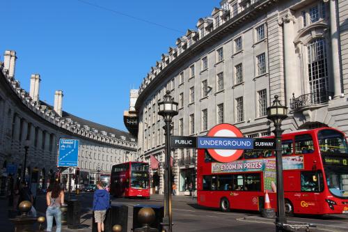 ����Ӣ��ǩ֤����Ƭ��ʲôҪ����